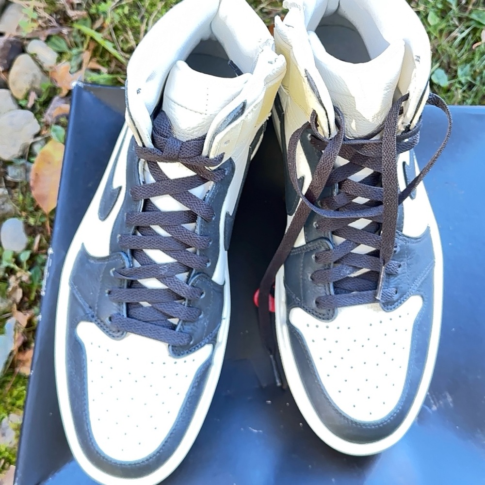 Jordan 1 Elevate High
Beige Black Toe